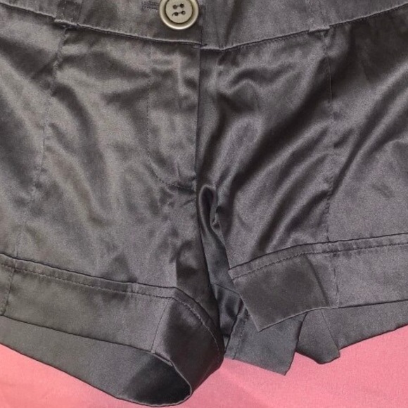 clothes - Picture 5 of 8